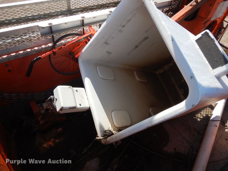 image for item ID9756 1999 International 4800  digger derrick truck