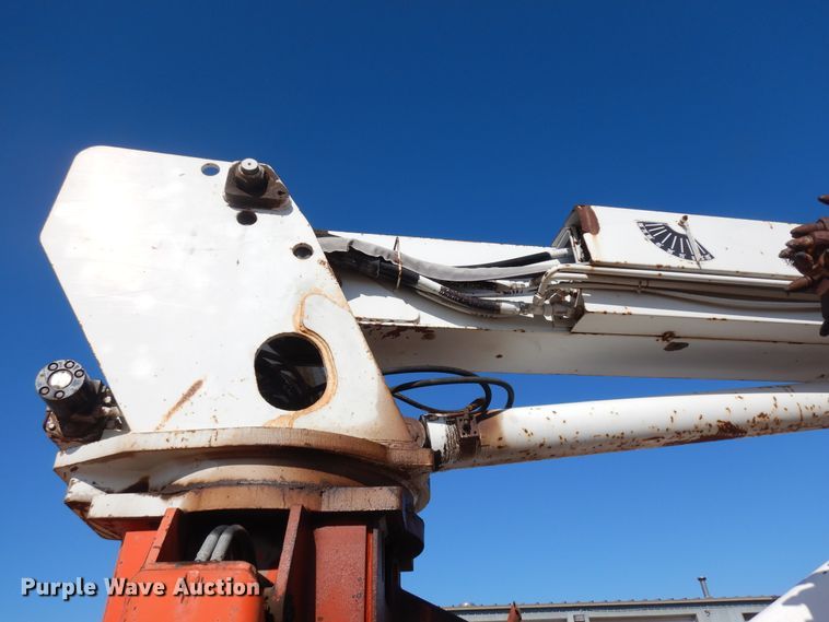 image for item ID9756 1999 International 4800  digger derrick truck