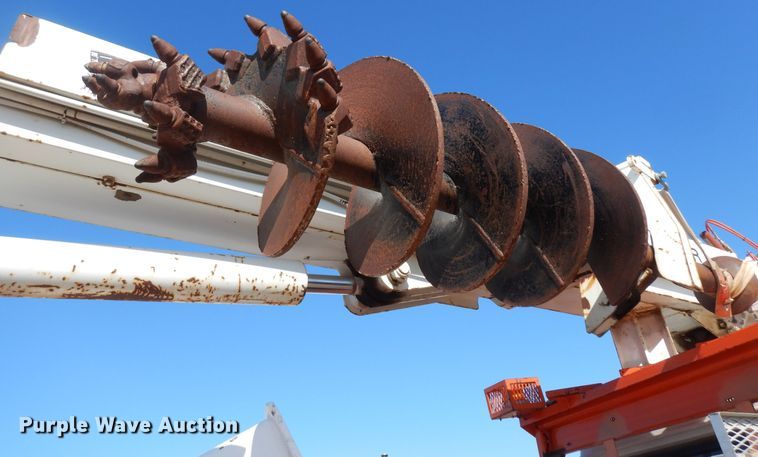 image for item ID9756 1999 International 4800  digger derrick truck