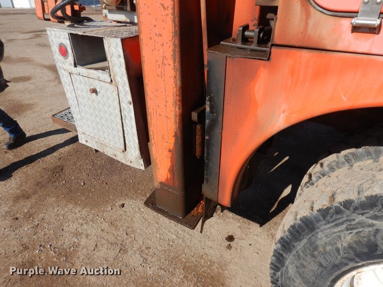 image for item ID9756 1999 International 4800  digger derrick truck