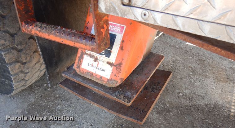 image for item ID9756 1999 International 4800  digger derrick truck