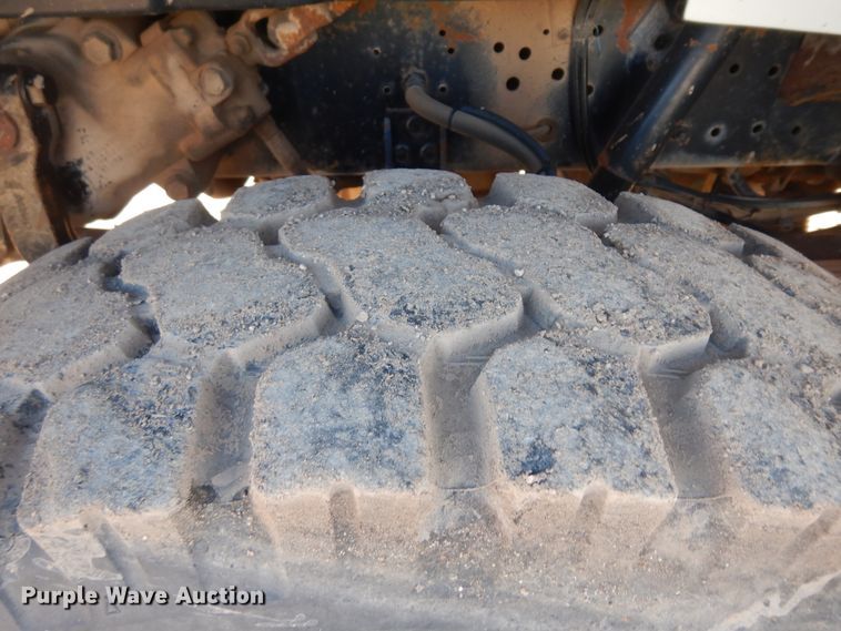 image for item ID9756 1999 International 4800  digger derrick truck