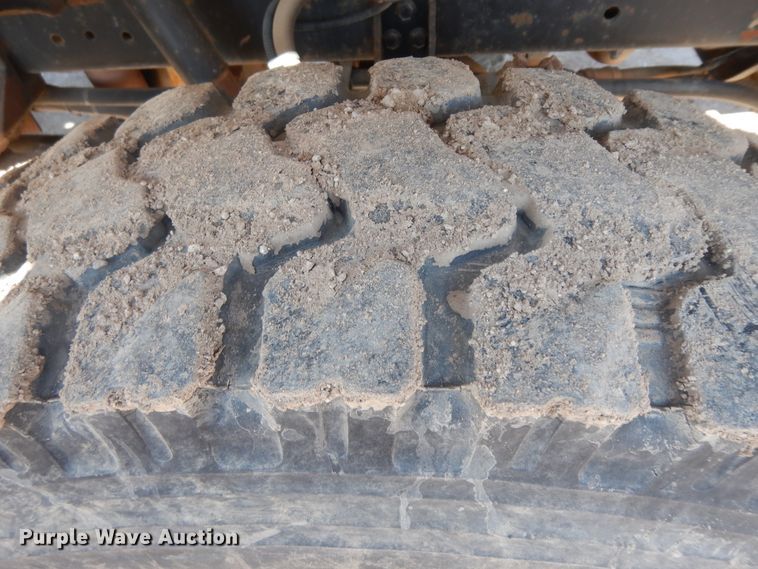 image for item ID9756 1999 International 4800  digger derrick truck