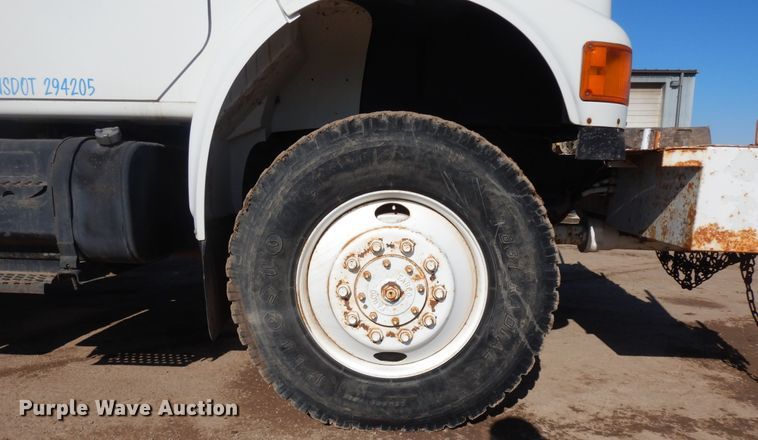 image for item ID9756 1999 International 4800  digger derrick truck