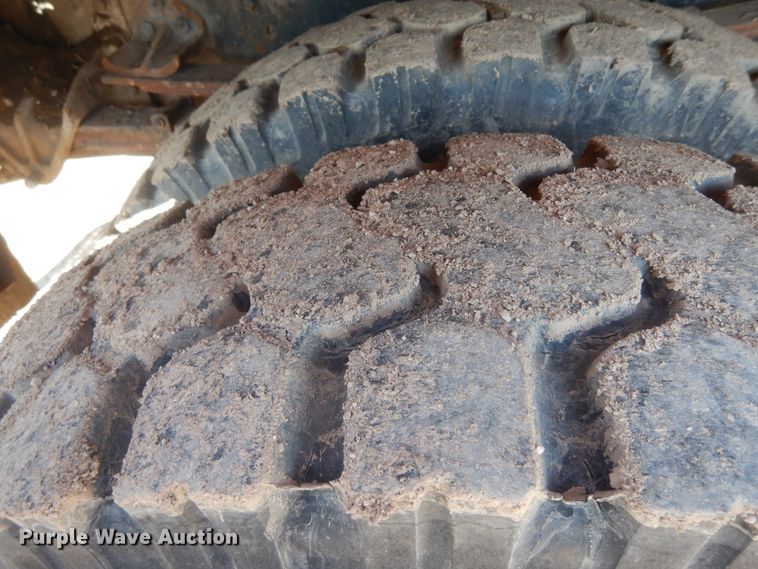 image for item ID9756 1999 International 4800  digger derrick truck