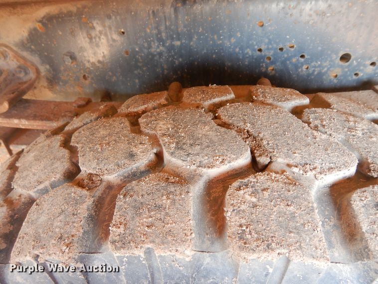 image for item ID9756 1999 International 4800  digger derrick truck