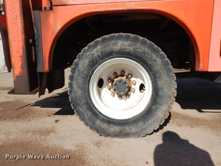 image for item ID9756 1999 International 4800  digger derrick truck