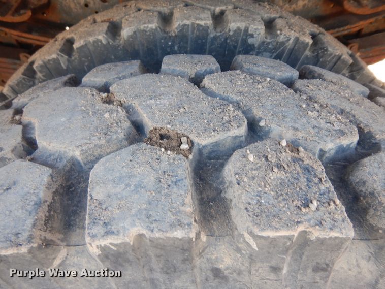 image for item ID9756 1999 International 4800  digger derrick truck