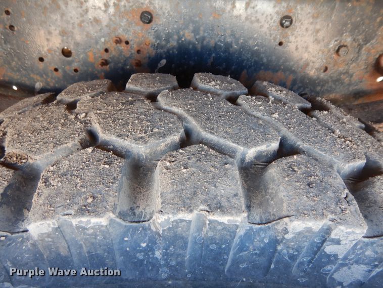 image for item ID9756 1999 International 4800  digger derrick truck