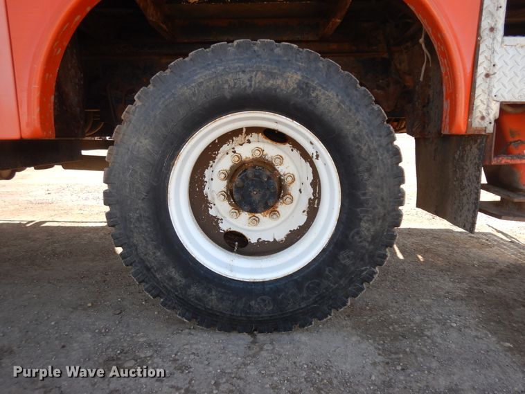 image for item ID9756 1999 International 4800  digger derrick truck