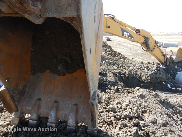 image for item ID9758 1997 Caterpillar 330BL  excavator