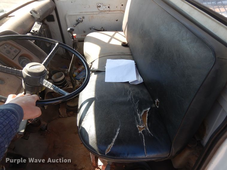 image for item ID9759 1980 Ford 8000  utility / service truck