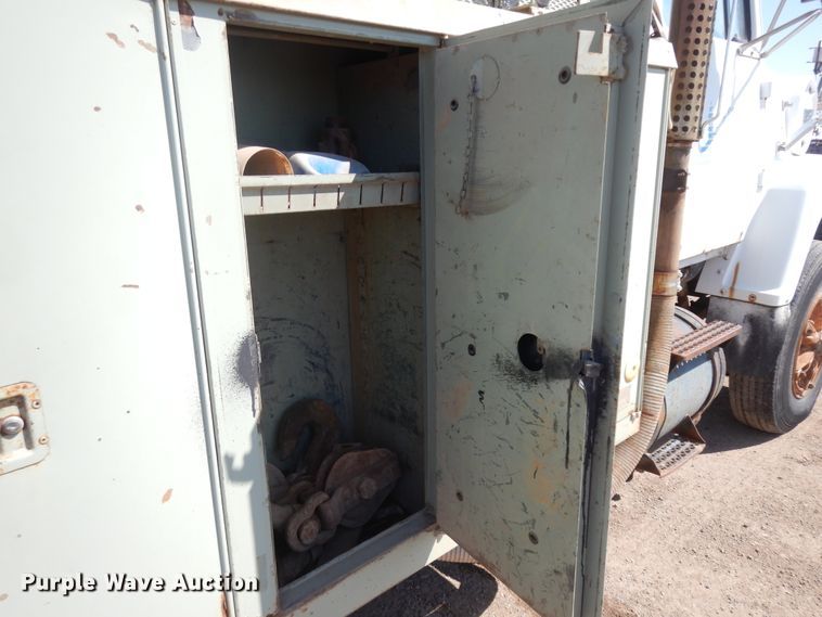 image for item ID9759 1980 Ford 8000  utility / service truck