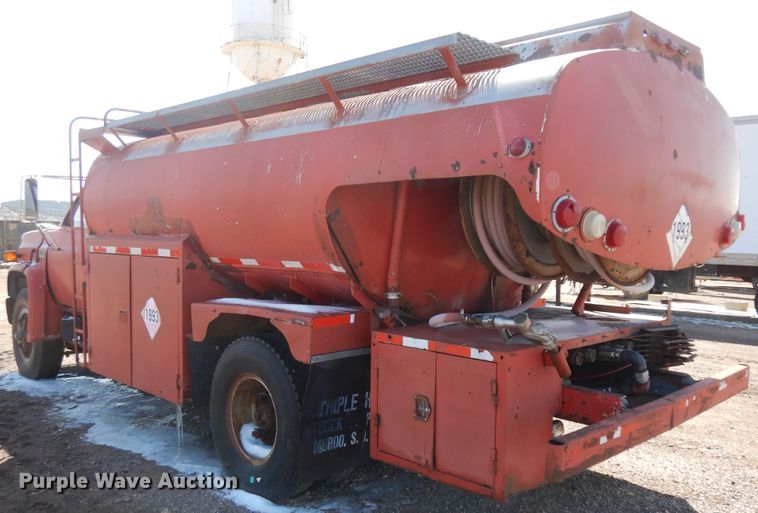 image for item ID9760 1979 GMC 7000  fuel truck