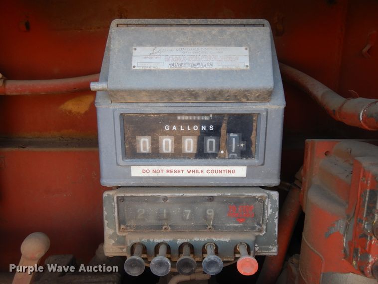 image for item ID9760 1979 GMC 7000  fuel truck