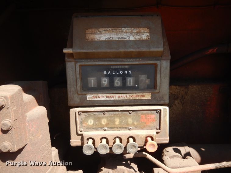 image for item ID9760 1979 GMC 7000  fuel truck