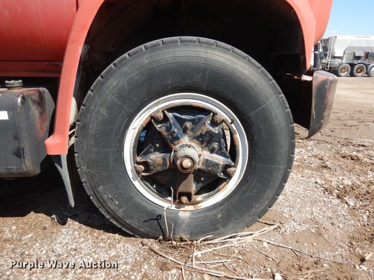 image for item ID9760 1979 GMC 7000  fuel truck