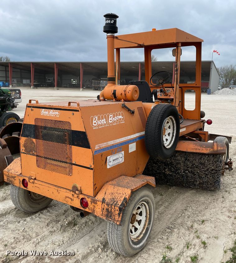 image for item II9397 1997 Broce RJ300  broom