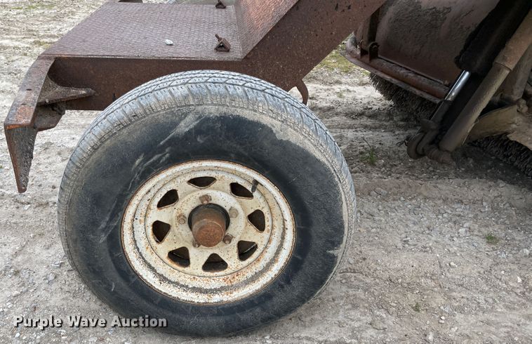 image for item II9397 1997 Broce RJ300  broom