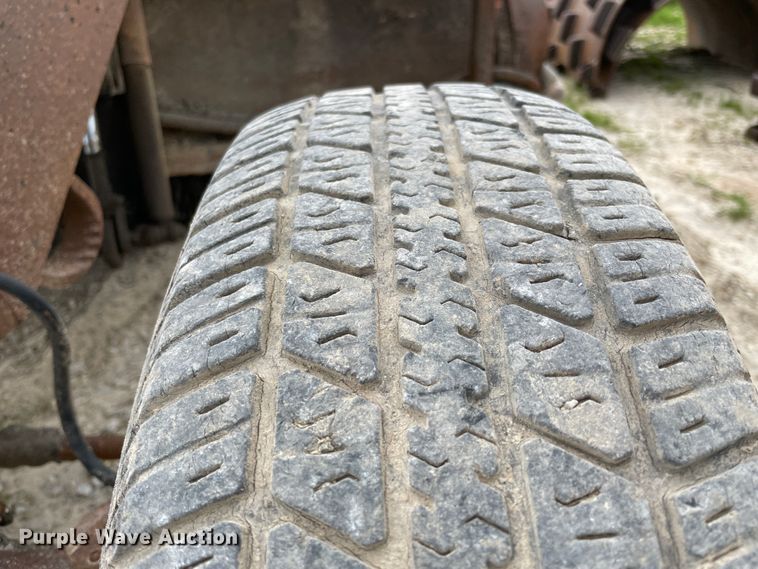 image for item II9397 1997 Broce RJ300  broom