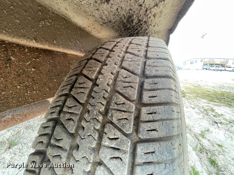 image for item II9397 1997 Broce RJ300  broom