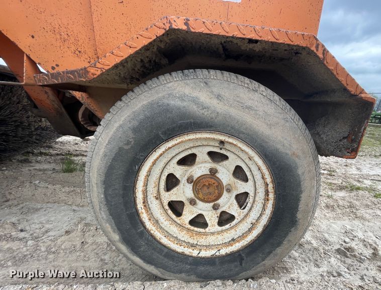 image for item II9397 1997 Broce RJ300  broom