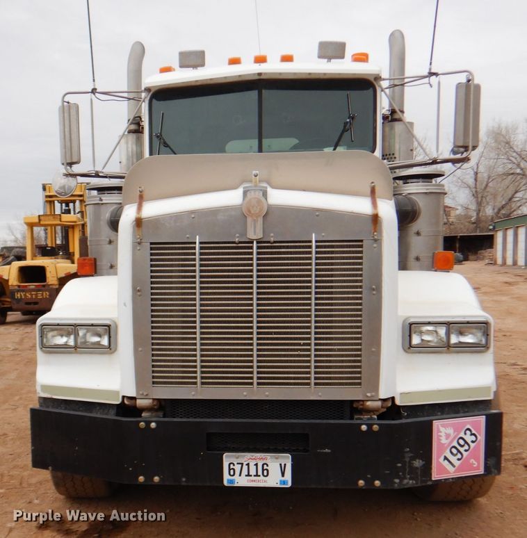 image for item II9883 1993 Kenworth T800  lube truck