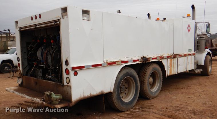 image for item II9883 1993 Kenworth T800  lube truck