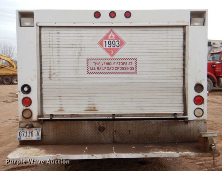 image for item II9883 1993 Kenworth T800  lube truck