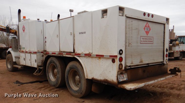 image for item II9883 1993 Kenworth T800  lube truck