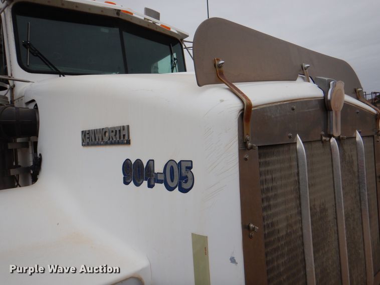 image for item II9883 1993 Kenworth T800  lube truck