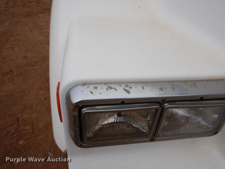 image for item II9883 1993 Kenworth T800  lube truck