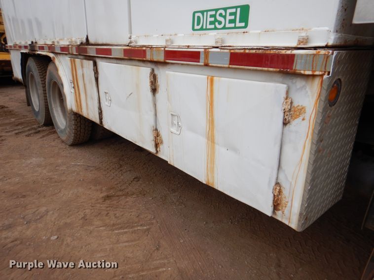 image for item II9883 1993 Kenworth T800  lube truck