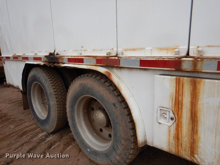 image for item II9883 1993 Kenworth T800  lube truck