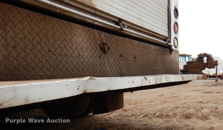 image for item II9883 1993 Kenworth T800  lube truck