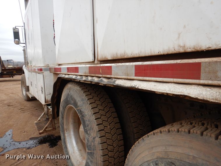 image for item II9883 1993 Kenworth T800  lube truck