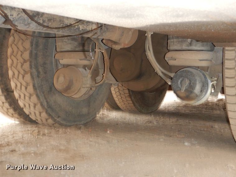 image for item II9883 1993 Kenworth T800  lube truck