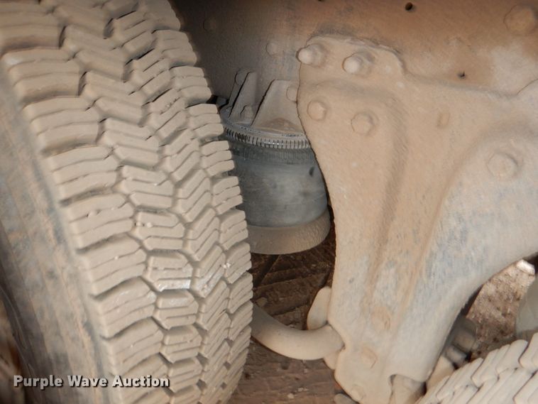 image for item II9883 1993 Kenworth T800  lube truck