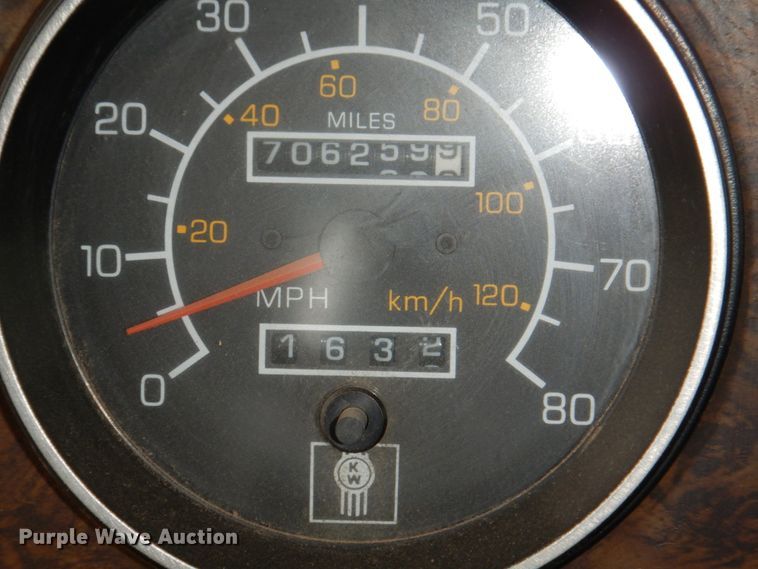 image for item II9883 1993 Kenworth T800  lube truck