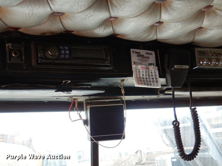 image for item II9883 1993 Kenworth T800  lube truck