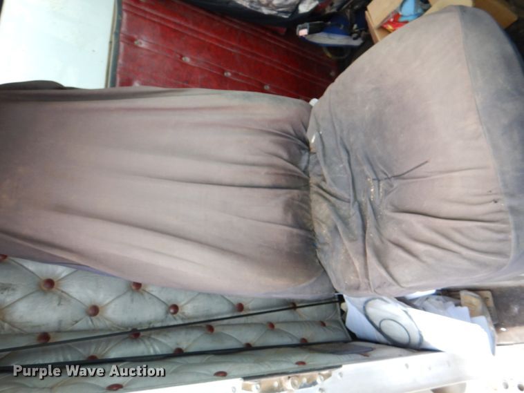 image for item II9883 1993 Kenworth T800  lube truck