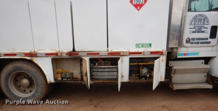 image for item II9883 1993 Kenworth T800  lube truck