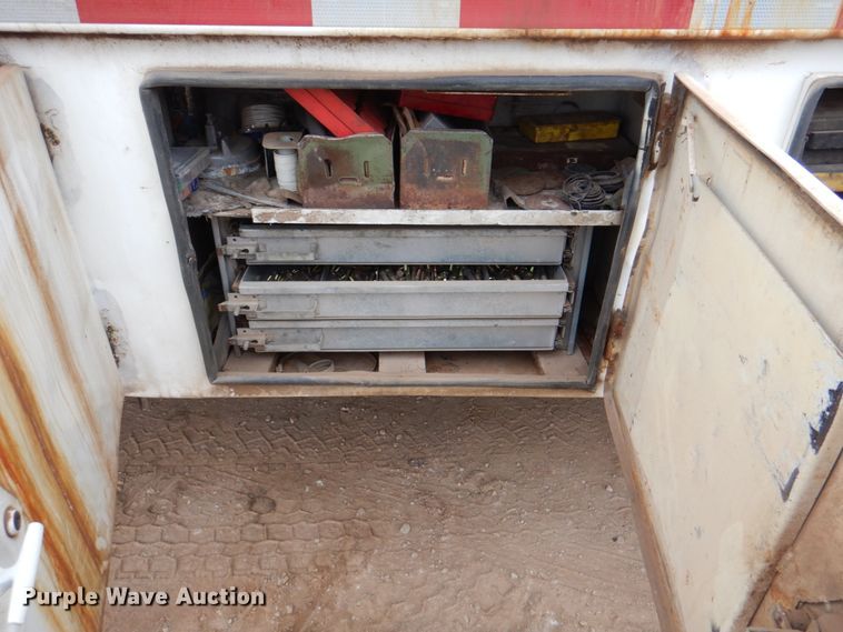 image for item II9883 1993 Kenworth T800  lube truck