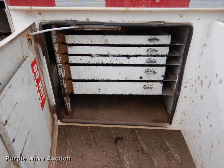 image for item II9883 1993 Kenworth T800  lube truck