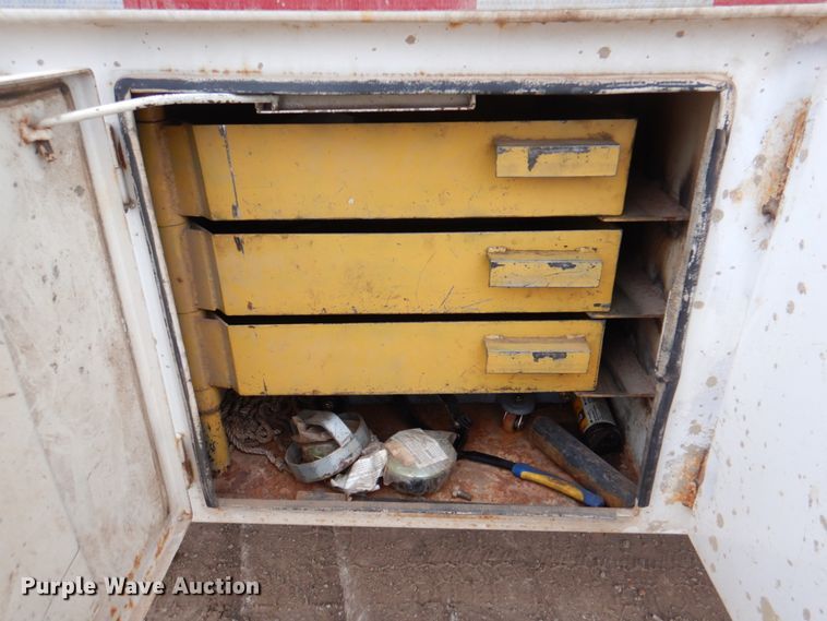 image for item II9883 1993 Kenworth T800  lube truck