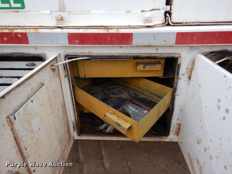 image for item II9883 1993 Kenworth T800  lube truck