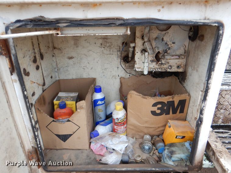 image for item II9883 1993 Kenworth T800  lube truck