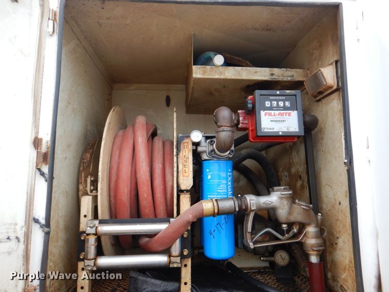 image for item II9883 1993 Kenworth T800  lube truck