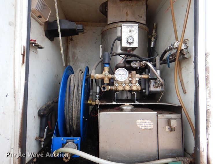 image for item II9883 1993 Kenworth T800  lube truck