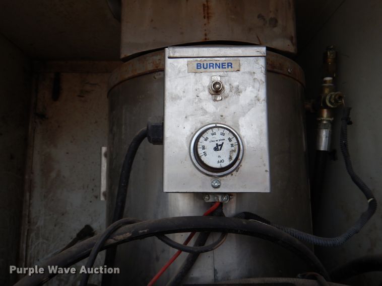 image for item II9883 1993 Kenworth T800  lube truck